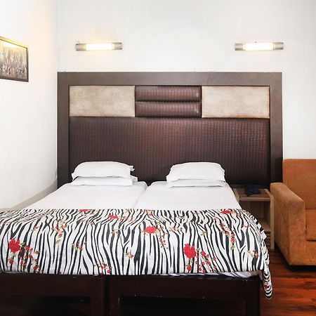 Oyo 358 Sarojini Nagar Hotell New Delhi Eksteriør bilde