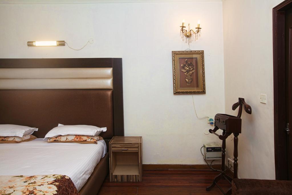 Oyo 358 Sarojini Nagar Hotell New Delhi Eksteriør bilde
