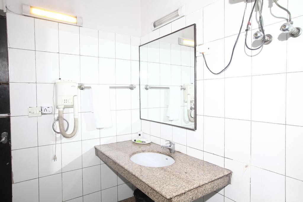 Oyo 358 Sarojini Nagar Hotell New Delhi Eksteriør bilde