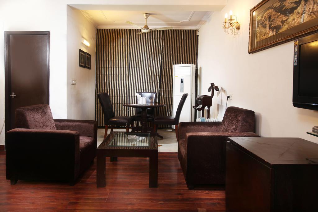 Oyo 358 Sarojini Nagar Hotell New Delhi Eksteriør bilde