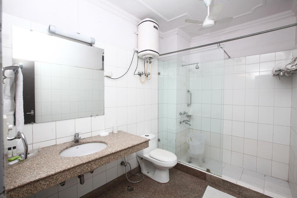 Oyo 358 Sarojini Nagar Hotell New Delhi Eksteriør bilde
