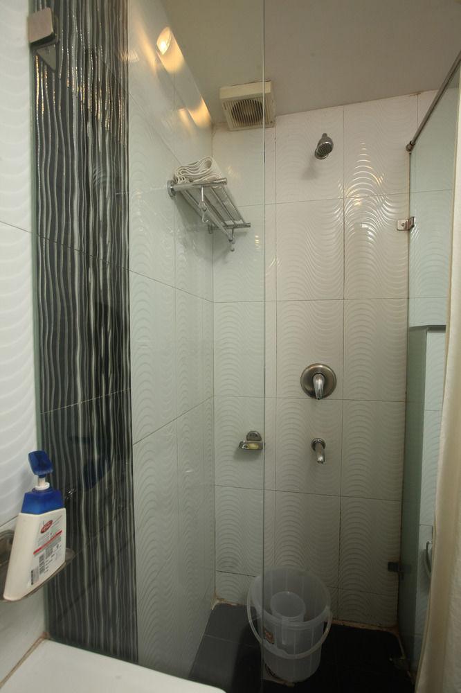 Oyo 358 Sarojini Nagar Hotell New Delhi Eksteriør bilde