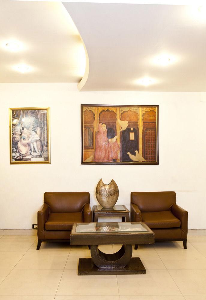 Oyo 358 Sarojini Nagar Hotell New Delhi Eksteriør bilde