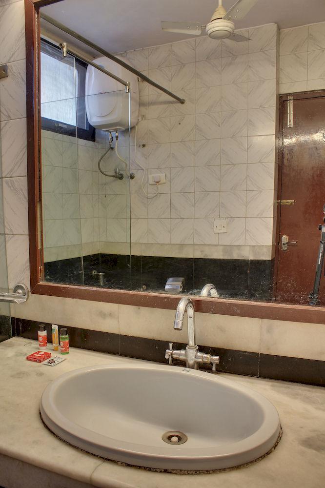Oyo 358 Sarojini Nagar Hotell New Delhi Eksteriør bilde