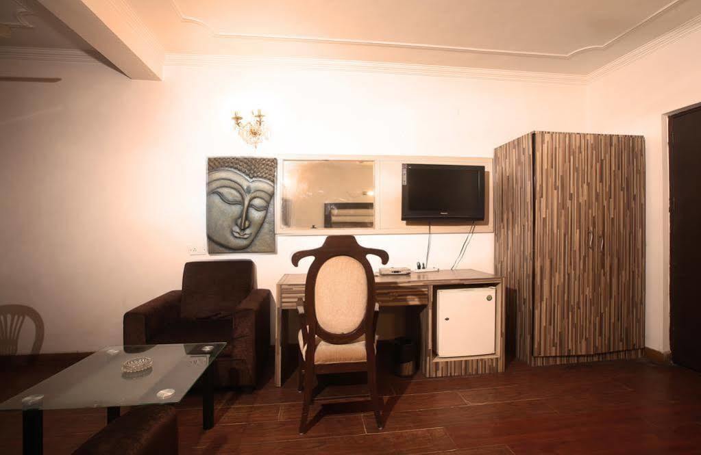 Oyo 358 Sarojini Nagar Hotell New Delhi Eksteriør bilde
